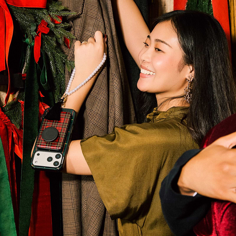 Tartan Red &mdash; MagSafe PowerPack image number 2